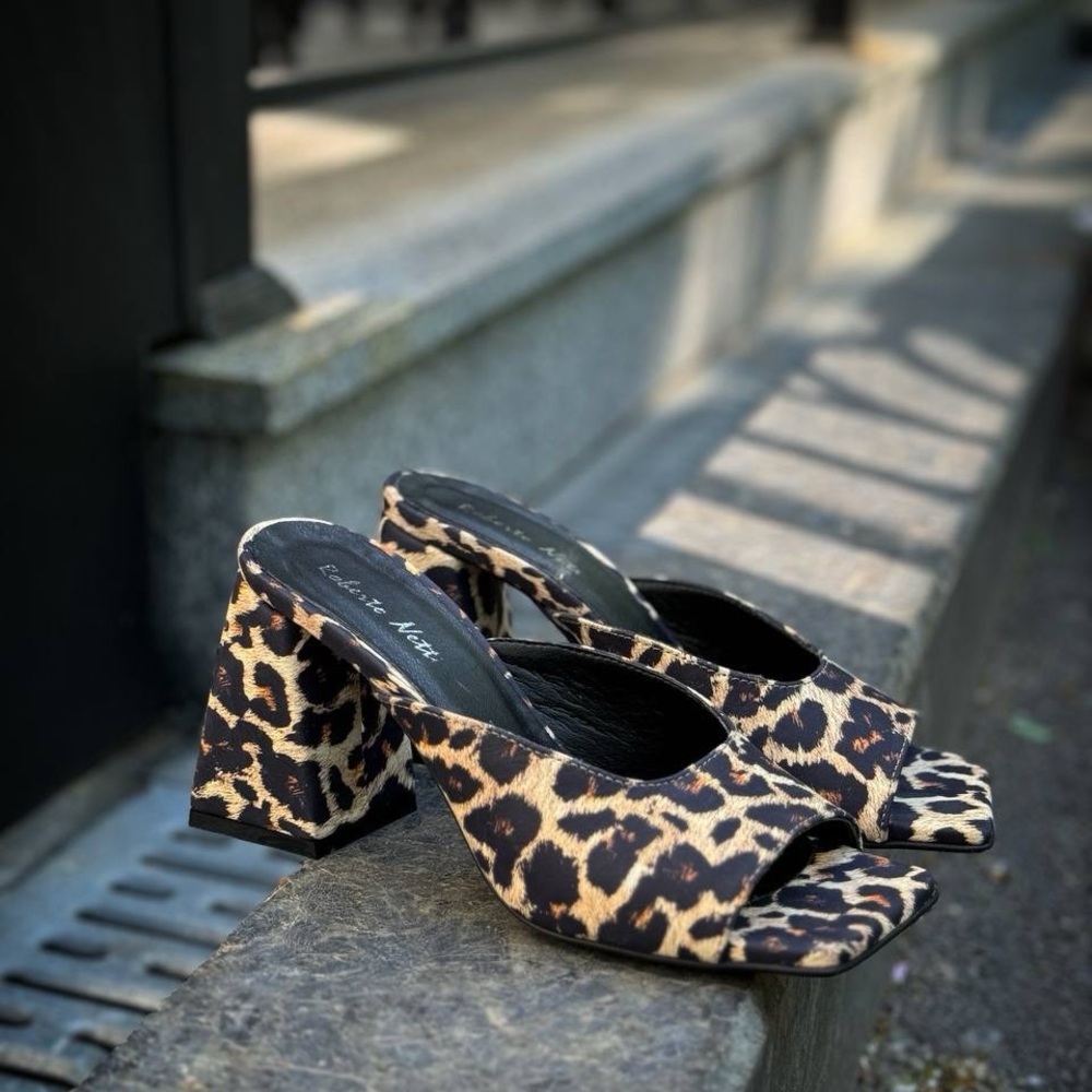 Leo print leather heels sandals